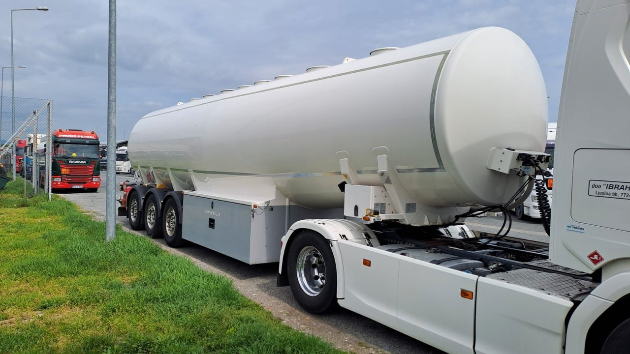 Schwarzmüller 4 Kammern, ADR, Treibstoff Fuel - Tankoplegger: afbeelding 3 Schwarzmüller 4 Kammern, ADR, Treibstoff Fuel - Tankoplegger: afbeelding 3