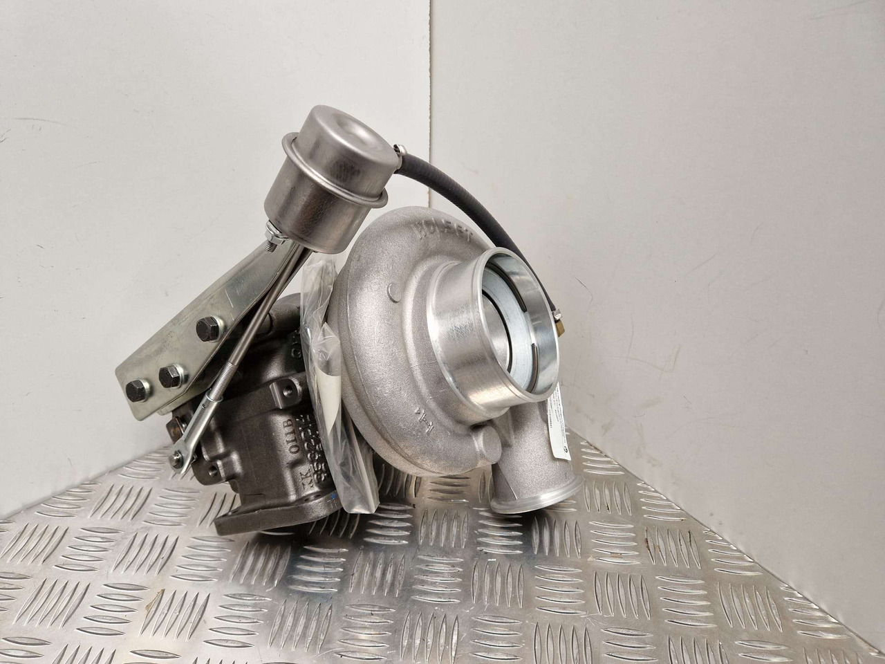 Iveco Generator Turbocharger Holset 4043994 - Motor en onderdelen voor Bouwmachine: afbeelding 2 Iveco Generator Turbocharger Holset 4043994 - Motor en onderdelen voor Bouwmachine: afbeelding 2