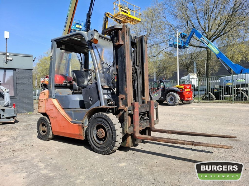 Toyota 02-8FGF20 - LPG heftruck: afbeelding 2 Toyota 02-8FGF20 - LPG heftruck: afbeelding 2