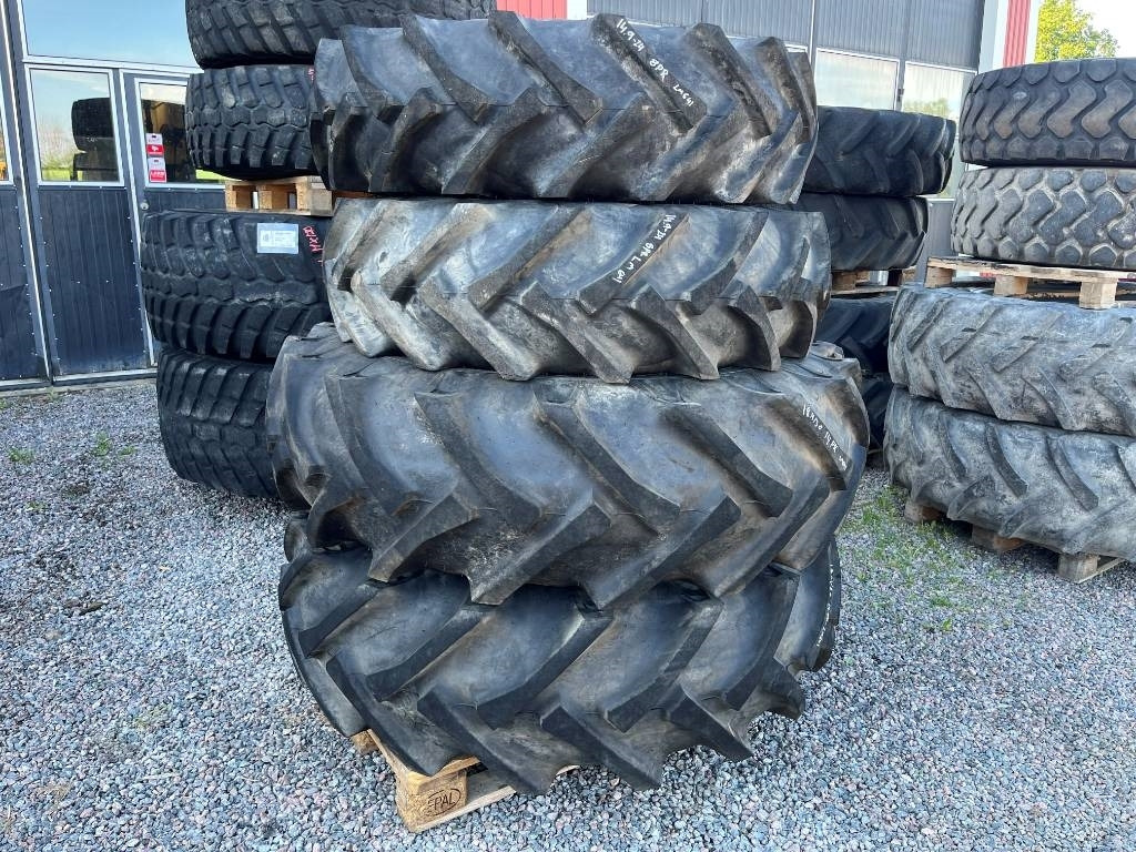 Alliance 18,4-30 14,9-24 till Volvo Bm 641 642 - Band voor Bouwmachine: afbeelding 1 Alliance 18,4-30 14,9-24 till Volvo Bm 641 642 - Band voor Bouwmachine: afbeelding 1