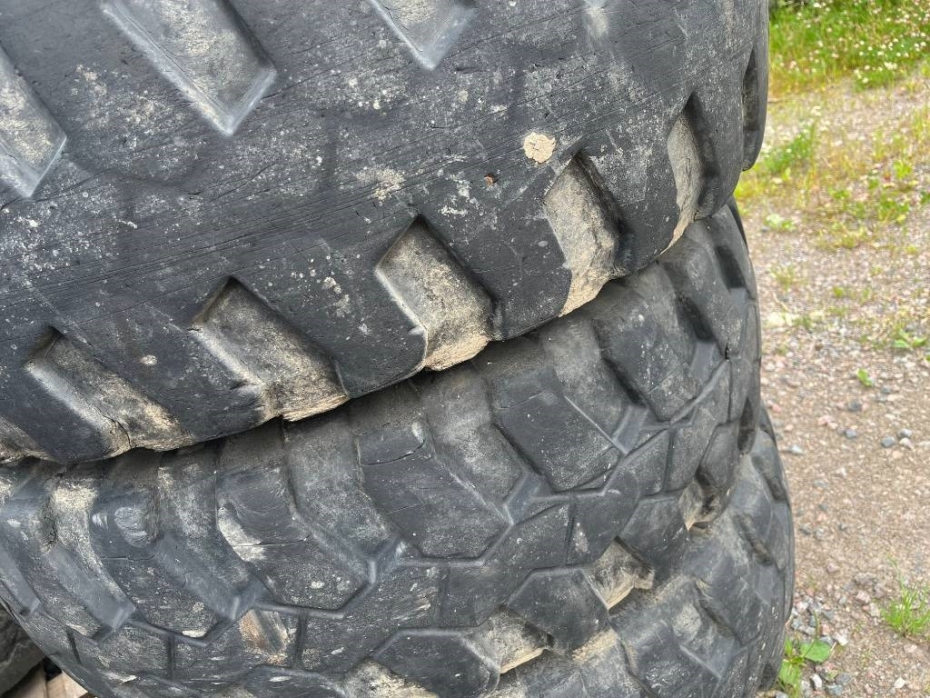 Michelin 335/80-20 till Volvo L30 Zettelmeyer - Band voor Bouwmachine: afbeelding 3 Michelin 335/80-20 till Volvo L30 Zettelmeyer - Band voor Bouwmachine: afbeelding 3