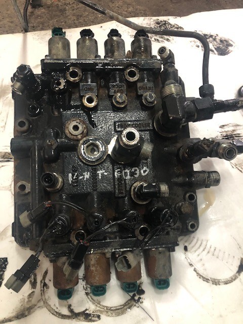 Blok Zaworowy Skrzyni Biegów - Auto Command - New Holland - Versnellingsbak voor Landbouwmachine: afbeelding 1 Blok Zaworowy Skrzyni Biegów - Auto Command - New Holland - Versnellingsbak voor Landbouwmachine: afbeelding 1