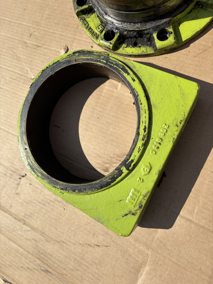 Claas Jaguar 970 - obudowa łożyska mocowanie - Transmissie voor Maaidorser: afbeelding 4 Claas Jaguar 970 - obudowa łożyska mocowanie - Transmissie voor Maaidorser: afbeelding 4