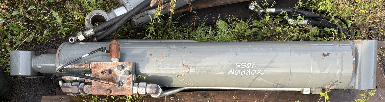 Claas Scorpion 7055 Siłownik Podnoszenia 0013048390 00 1304 839 0 - Hydraulische cilinder voor Verreiker: afbeelding 1 Claas Scorpion 7055 Siłownik Podnoszenia 0013048390 00 1304 839 0 - Hydraulische cilinder voor Verreiker: afbeelding 1