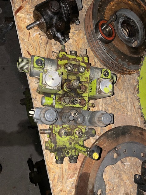 Claas mega dominator rozdzielacz hydrauliczny sekcja - Hydraulische klep voor Landbouwmachine: afbeelding 3 Claas mega dominator rozdzielacz hydrauliczny sekcja - Hydraulische klep voor Landbouwmachine: afbeelding 3