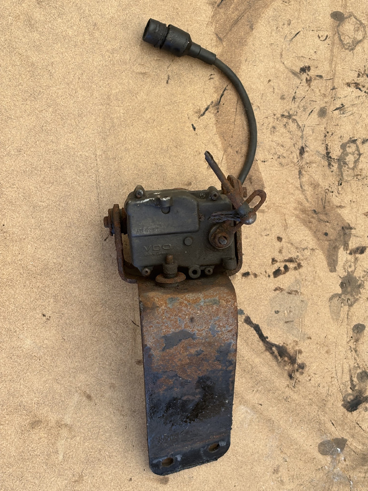 Cummins 8.3 6CT 6CTA 6CTAA Elektroniczny pedał gazu VDO 408.422/6/1 - Pedaal: afbeelding 2 Cummins 8.3 6CT 6CTA 6CTAA Elektroniczny pedał gazu VDO 408.422/6/1 - Pedaal: afbeelding 2