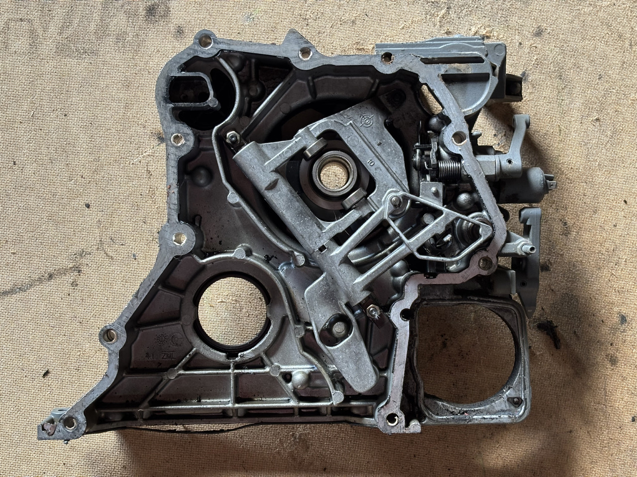 Deutz TD2011 D2011 D2011L04W Obudowa Rozrządu 04281187 04281187R - Motor en onderdelen: afbeelding 1 Deutz TD2011 D2011 D2011L04W Obudowa Rozrządu 04281187 04281187R - Motor en onderdelen: afbeelding 1