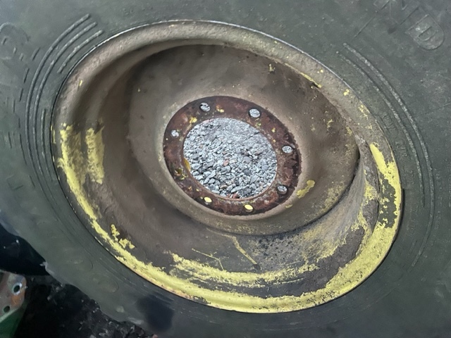 Felga 15x24 john deere 3200 , 3215 , 3220, 3400 , 3415 , 3420 - Velg voor Landbouwmachine: afbeelding 4 Felga 15x24 john deere 3200 , 3215 , 3220, 3400 , 3415 , 3420 - Velg voor Landbouwmachine: afbeelding 4