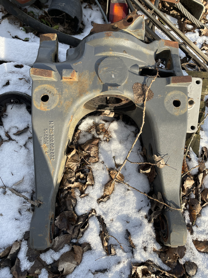 Fendt 724 - wspornik przedniego mostu rama M725300050032 - Vooras voor Landbouwmachine: afbeelding 1 Fendt 724 - wspornik przedniego mostu rama M725300050032 - Vooras voor Landbouwmachine: afbeelding 1