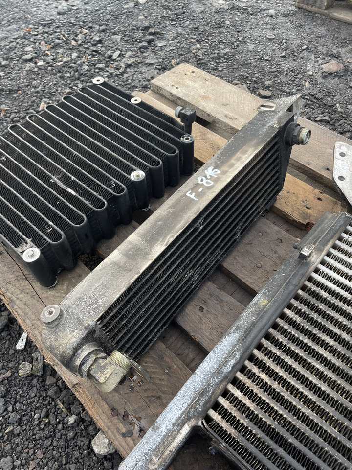 Fendt 816 818 820 - chłodnica - Radiateur voor Landbouwmachine: afbeelding 3 Fendt 816 818 820 - chłodnica - Radiateur voor Landbouwmachine: afbeelding 3