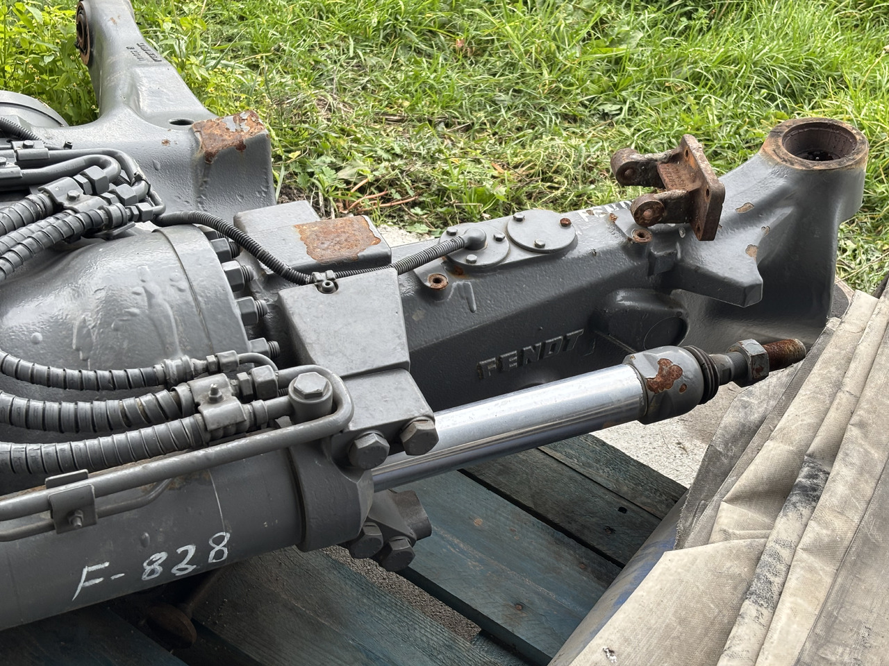 Fendt 828 Obudowa Osi Łuk Osi 755/137 F835300020180 F835300020160 E835300020012 - Achterass voor Landbouwmachine: afbeelding 2 Fendt 828 Obudowa Osi Łuk Osi 755/137 F835300020180 F835300020160 E835300020012 - Achterass voor Landbouwmachine: afbeelding 2