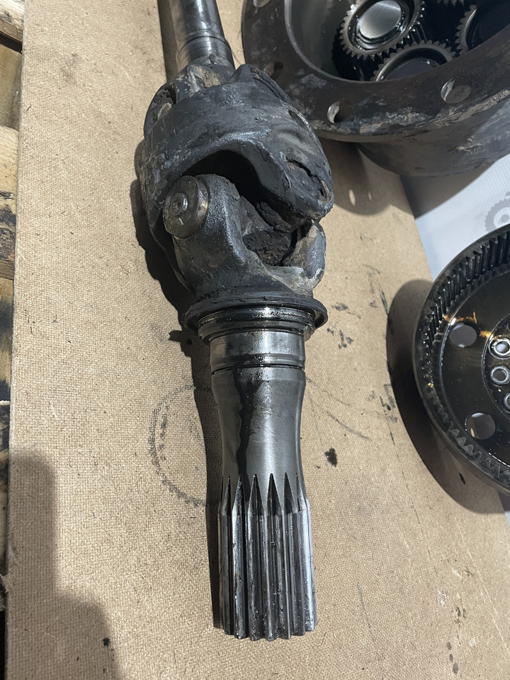 Fendt 828 - zwolnica zwrotnica półoś - Aandrijfas voor Landbouwmachine: afbeelding 2 Fendt 828 - zwolnica zwrotnica półoś - Aandrijfas voor Landbouwmachine: afbeelding 2