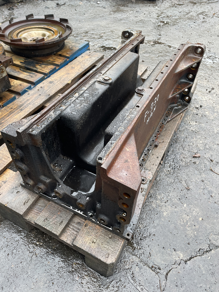 Fendt 930 MAN D0836 - miska olejowa F926202510020 51.05801-6121 - Carterpan voor Landbouwmachine: afbeelding 1 Fendt 930 MAN D0836 - miska olejowa F926202510020 51.05801-6121 - Carterpan voor Landbouwmachine: afbeelding 1