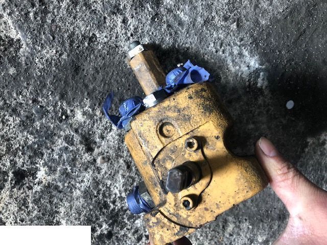JCB 3cx 4cx - Rozdzielacz Wysuwu Ramienia - Hydraulische klep voor Graaflaadmachine: afbeelding 1 JCB 3cx 4cx - Rozdzielacz Wysuwu Ramienia - Hydraulische klep voor Graaflaadmachine: afbeelding 1