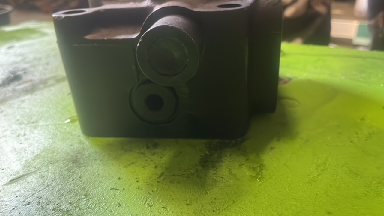 John Deere 4400 , 4500 Matbtro ts270 ts 280 zawór pierwszeństwa , zawór priorytetu - Hydraulische klep voor Landbouwmachine: afbeelding 1 John Deere 4400 , 4500 Matbtro ts270 ts 280 zawór pierwszeństwa , zawór priorytetu - Hydraulische klep voor Landbouwmachine: afbeelding 1