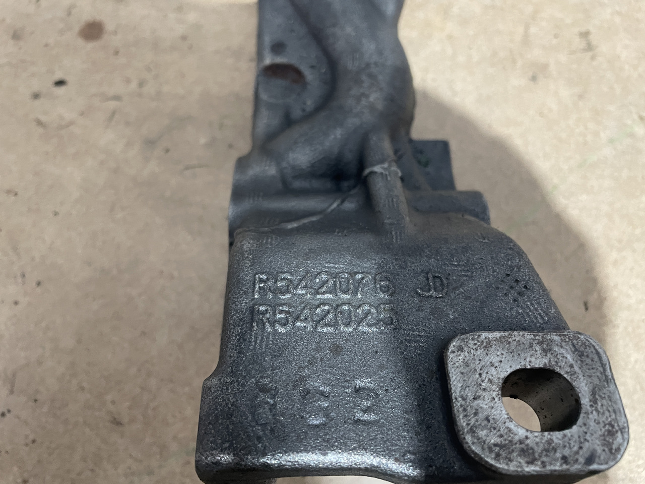 John Deere 6068 - wspornik uchwyt pompy oleju R542076 R542025 - Oliepomp voor Landbouwmachine: afbeelding 4 John Deere 6068 - wspornik uchwyt pompy oleju R542076 R542025 - Oliepomp voor Landbouwmachine: afbeelding 4