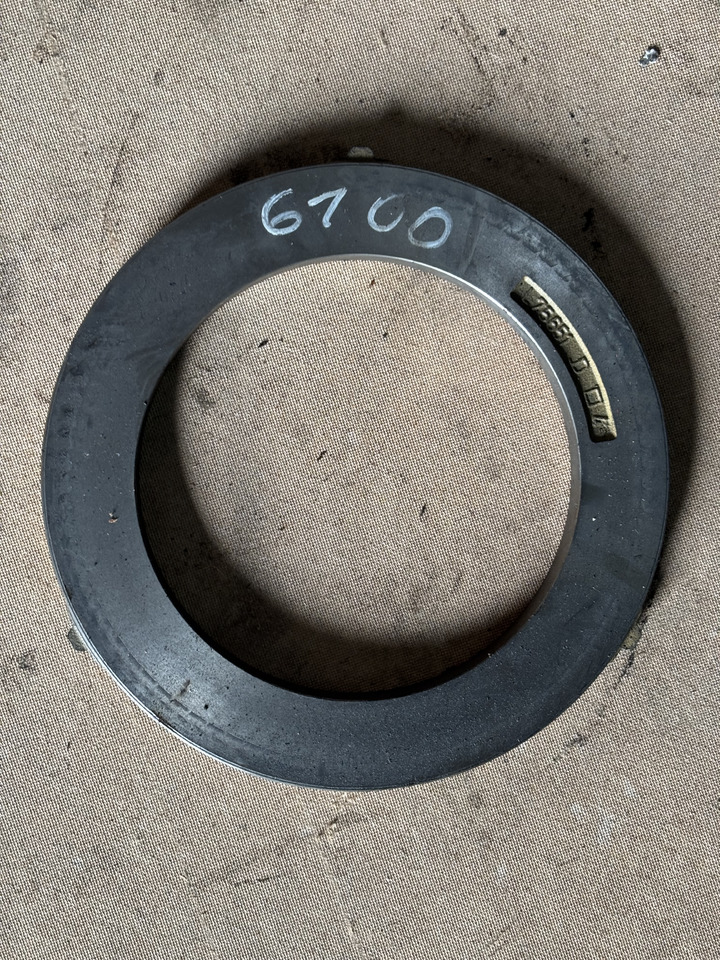 John Deere 6100 6300 6400 6500 6600 Docisk Hamulca Płytka L75651 - Remdelen voor Landbouwmachine: afbeelding 1 John Deere 6100 6300 6400 6500 6600 Docisk Hamulca Płytka L75651 - Remdelen voor Landbouwmachine: afbeelding 1