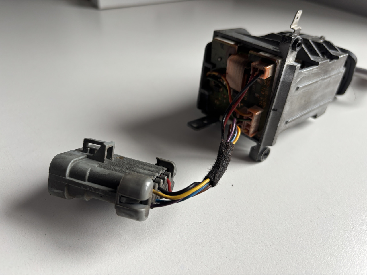 John Deere 6330 6430 7330 7430 - rewers przełącznik AL166431 - Elektrisch systeem voor Landbouwmachine: afbeelding 3 John Deere 6330 6430 7330 7430 - rewers przełącznik AL166431 - Elektrisch systeem voor Landbouwmachine: afbeelding 3