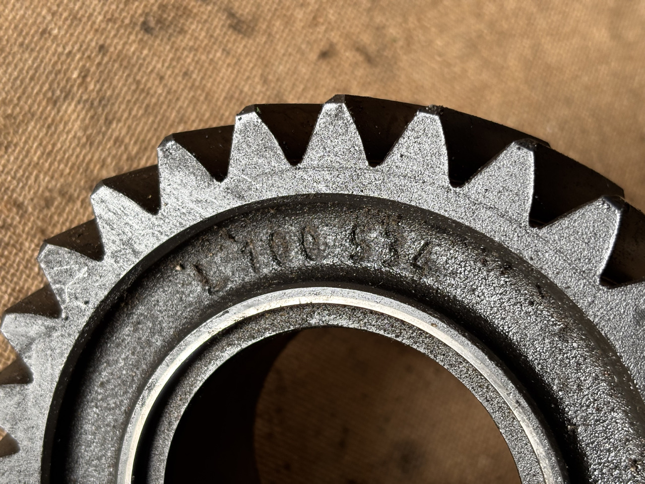 John Deere 6400 6600 6506 Koło Zębate Tryb L100534 L78948 - Versnellingsbak en onderdelen voor Landbouwmachine: afbeelding 1 John Deere 6400 6600 6506 Koło Zębate Tryb L100534 L78948 - Versnellingsbak en onderdelen voor Landbouwmachine: afbeelding 1