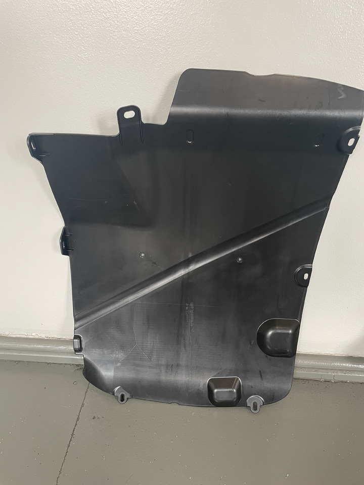 John Deere 6xxx 6xxxM - osłona błotnika dolna L221691 L221690 - Fender voor Landbouwmachine: afbeelding 1 John Deere 6xxx 6xxxM - osłona błotnika dolna L221691 L221690 - Fender voor Landbouwmachine: afbeelding 1