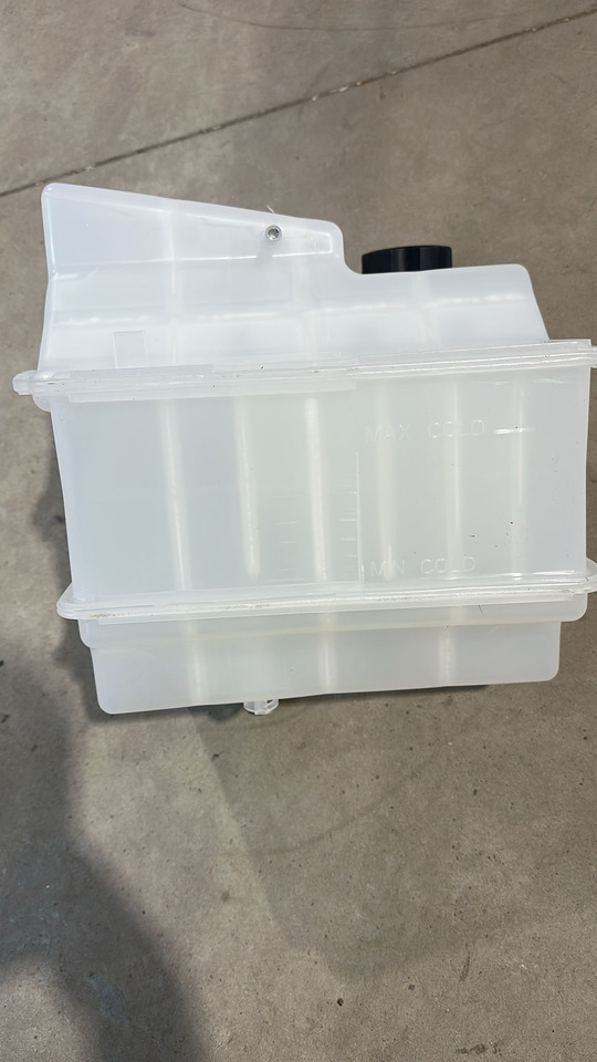 John Deere 7R 7210R 7270R 7230R 7250R 7310R Zbiornik chłodnicy Zbiornik Płynu RE579843 NOWY - Expansietank voor Landbouwmachine: afbeelding 3 John Deere 7R 7210R 7270R 7230R 7250R 7310R Zbiornik chłodnicy Zbiornik Płynu RE579843 NOWY - Expansietank voor Landbouwmachine: afbeelding 3