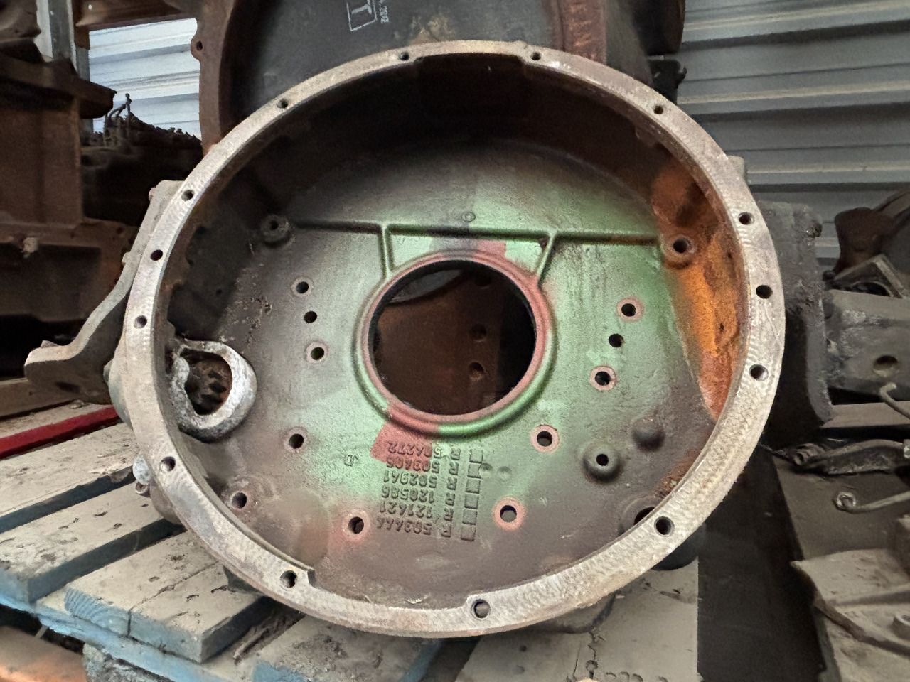 John Deere R503444 R121421 R120586 502941 R503406 R504272 Obudowa Koła Zamachowego - Vliegwiel voor Landbouwmachine: afbeelding 1 John Deere R503444 R121421 R120586 502941 R503406 R504272 Obudowa Koła Zamachowego - Vliegwiel voor Landbouwmachine: afbeelding 1