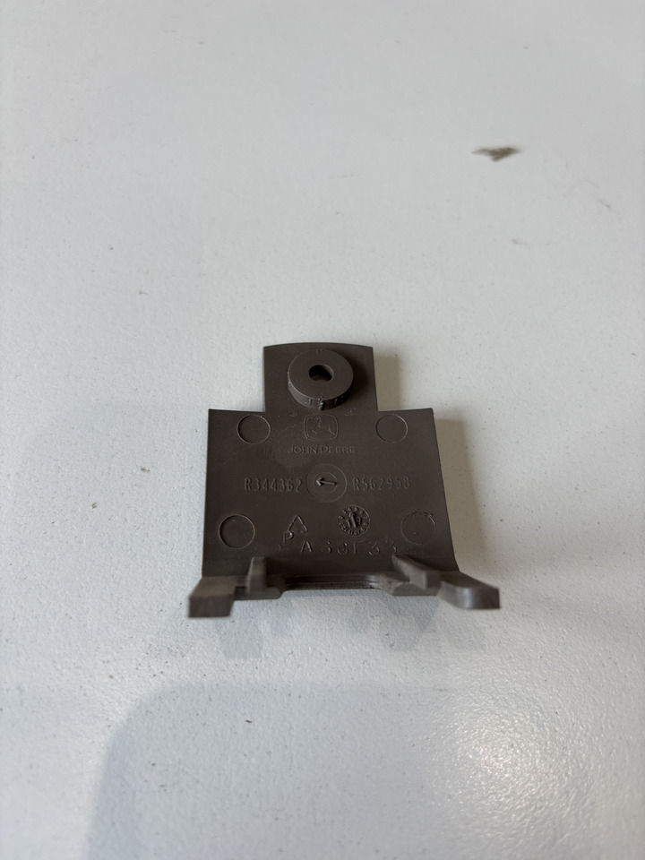 John Deere seria 6000 7000 8000 R - osłona mocowania wyświetlacza R344362 - Cabine en interieur voor Landbouwmachine: afbeelding 2 John Deere seria 6000 7000 8000 R - osłona mocowania wyświetlacza R344362 - Cabine en interieur voor Landbouwmachine: afbeelding 2