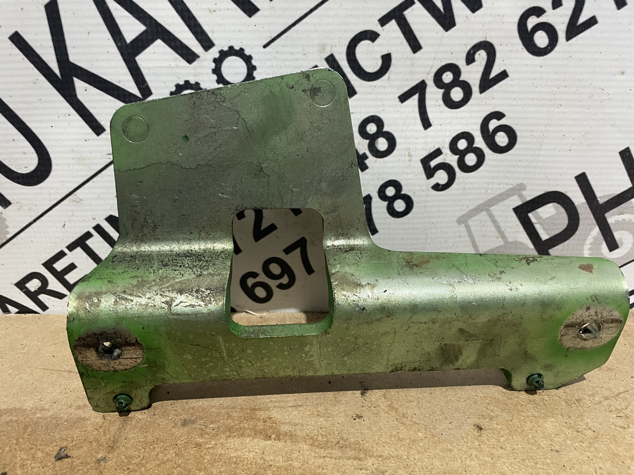 John Deere - uchwyt filtra paliwa RE567711 - Brandstoffilter voor Landbouwmachine: afbeelding 2 John Deere - uchwyt filtra paliwa RE567711 - Brandstoffilter voor Landbouwmachine: afbeelding 2