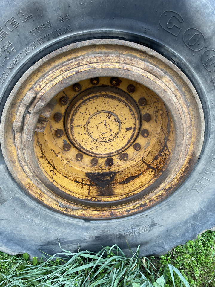 Liebherr 544 - felga koło opona - Velg voor Landbouwmachine: afbeelding 1 Liebherr 544 - felga koło opona - Velg voor Landbouwmachine: afbeelding 1