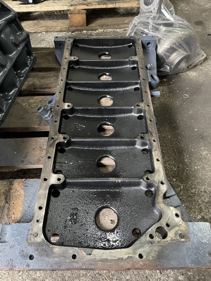 MAN Fendt 930 - kołnierz płyta miski olejowej 51.01130-1002 - Carterpan voor Landbouwmachine: afbeelding 1 MAN Fendt 930 - kołnierz płyta miski olejowej 51.01130-1002 - Carterpan voor Landbouwmachine: afbeelding 1