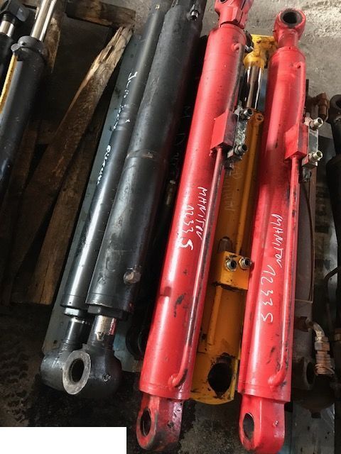 Manitou 1233 - Siłownik Podnoszenia - Hydraulische cilinder voor Verreiker: afbeelding 1 Manitou 1233 - Siłownik Podnoszenia - Hydraulische cilinder voor Verreiker: afbeelding 1
