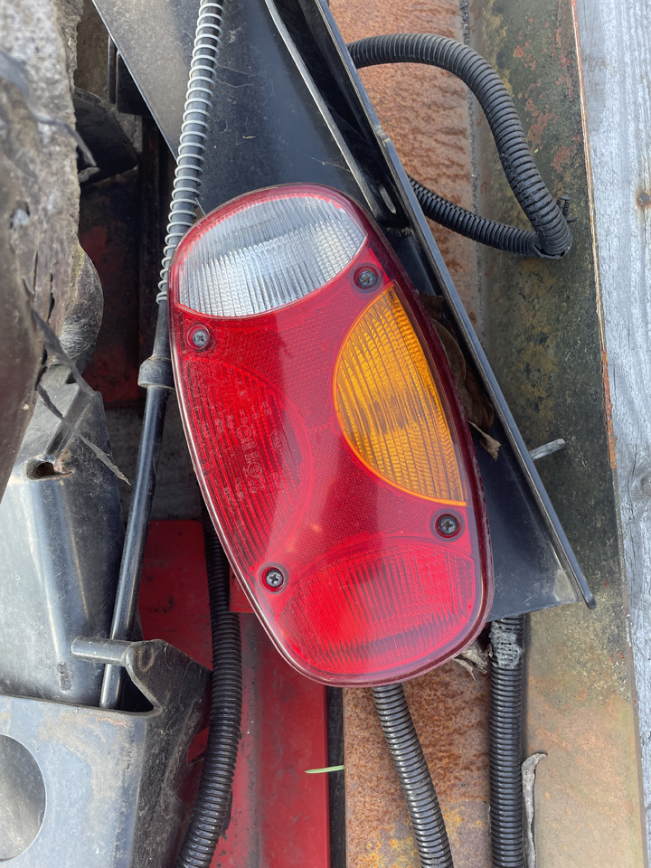 Manitou 735 - lampy tylne - Achterlicht voor Intern transport: afbeelding 2 Manitou 735 - lampy tylne - Achterlicht voor Intern transport: afbeelding 2