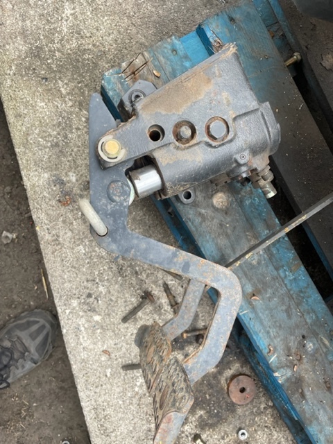 Pompa hamulcowa john deere L110195 - Remdelen voor Landbouwmachine: afbeelding 1 Pompa hamulcowa john deere L110195 - Remdelen voor Landbouwmachine: afbeelding 1