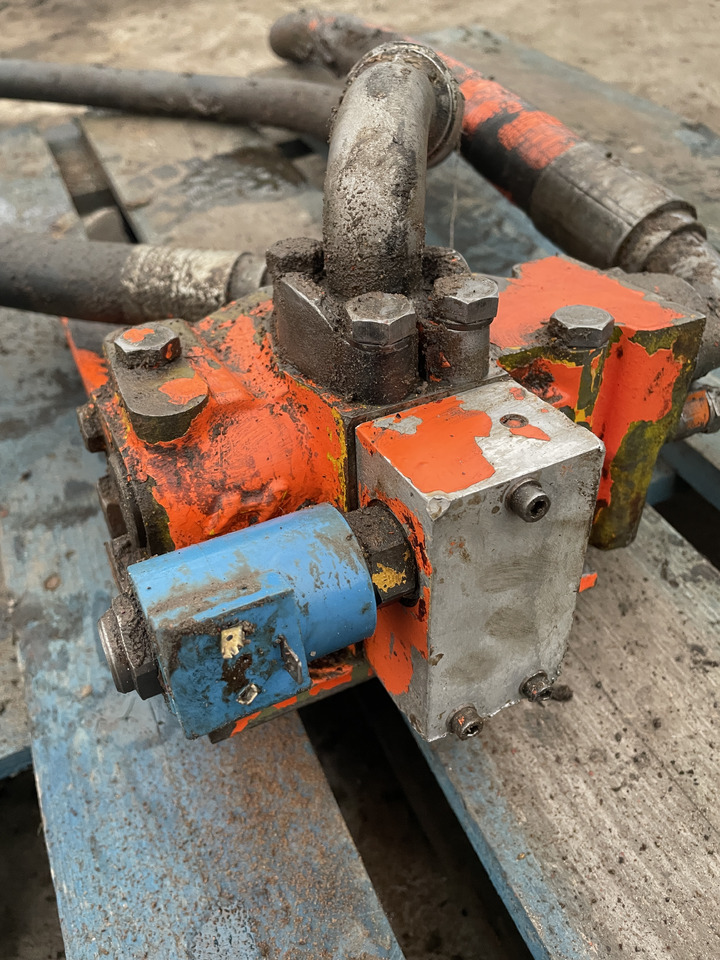 ZF 4PW45H1 Zettelmayer Volvo - skrzynia biegów - rozdzielacz hydrauliczny PUV07V7 - Versnellingsbak voor Landbouwmachine: afbeelding 2 ZF 4PW45H1 Zettelmayer Volvo - skrzynia biegów - rozdzielacz hydrauliczny PUV07V7 - Versnellingsbak voor Landbouwmachine: afbeelding 2