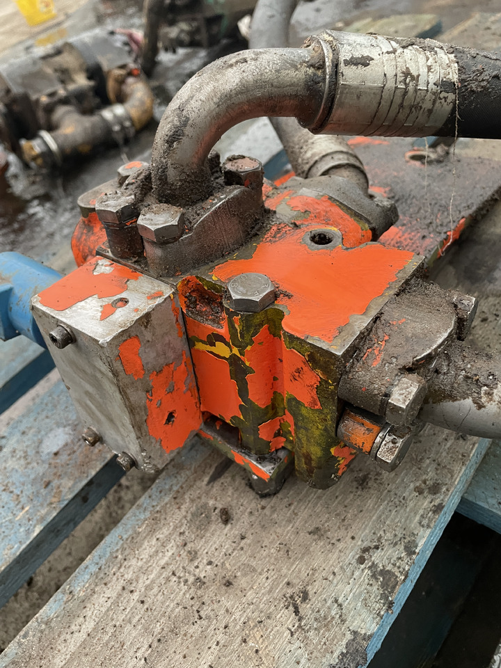 ZF 4PW45H1 Zettelmayer Volvo - skrzynia biegów - rozdzielacz hydrauliczny PUV07V7 - Versnellingsbak voor Landbouwmachine: afbeelding 3 ZF 4PW45H1 Zettelmayer Volvo - skrzynia biegów - rozdzielacz hydrauliczny PUV07V7 - Versnellingsbak voor Landbouwmachine: afbeelding 3