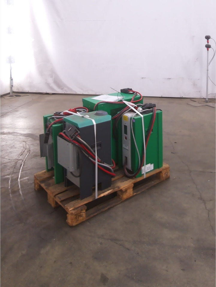 Battery Charger Package 4 pieces - Elektrisch systeem voor Intern transport: afbeelding 1 Battery Charger Package 4 pieces - Elektrisch systeem voor Intern transport: afbeelding 1