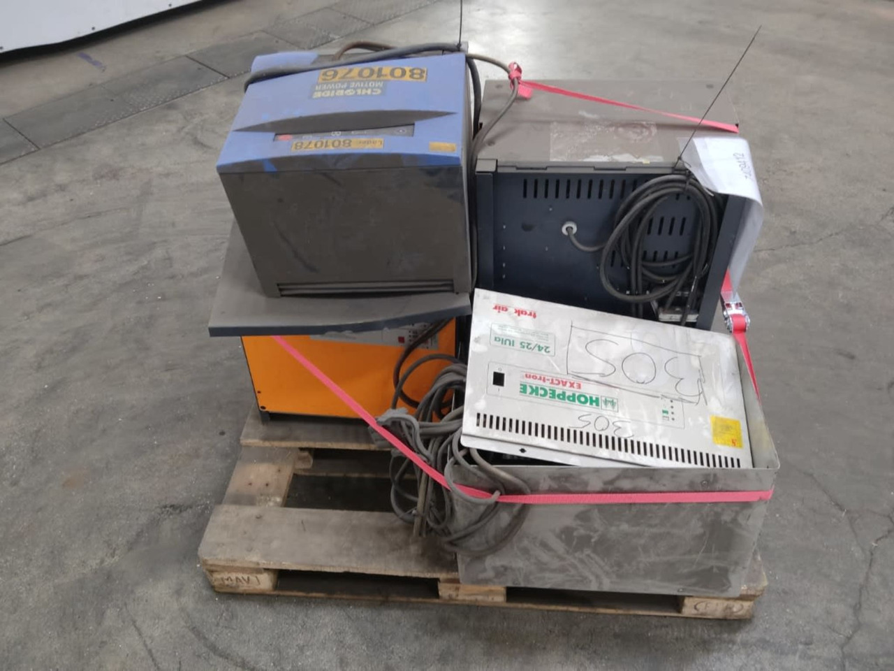 Battery Charger Package 4 pieces - Elektrisch systeem voor Intern transport: afbeelding 4 Battery Charger Package 4 pieces - Elektrisch systeem voor Intern transport: afbeelding 4
