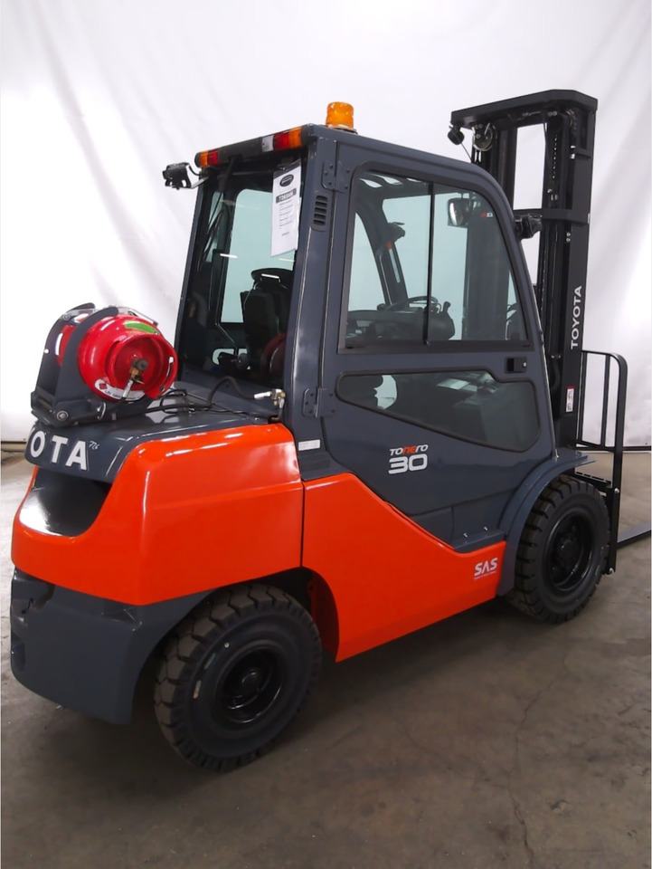 Toyota 02-8FGF30 - LPG heftruck: afbeelding 3 Toyota 02-8FGF30 - LPG heftruck: afbeelding 3