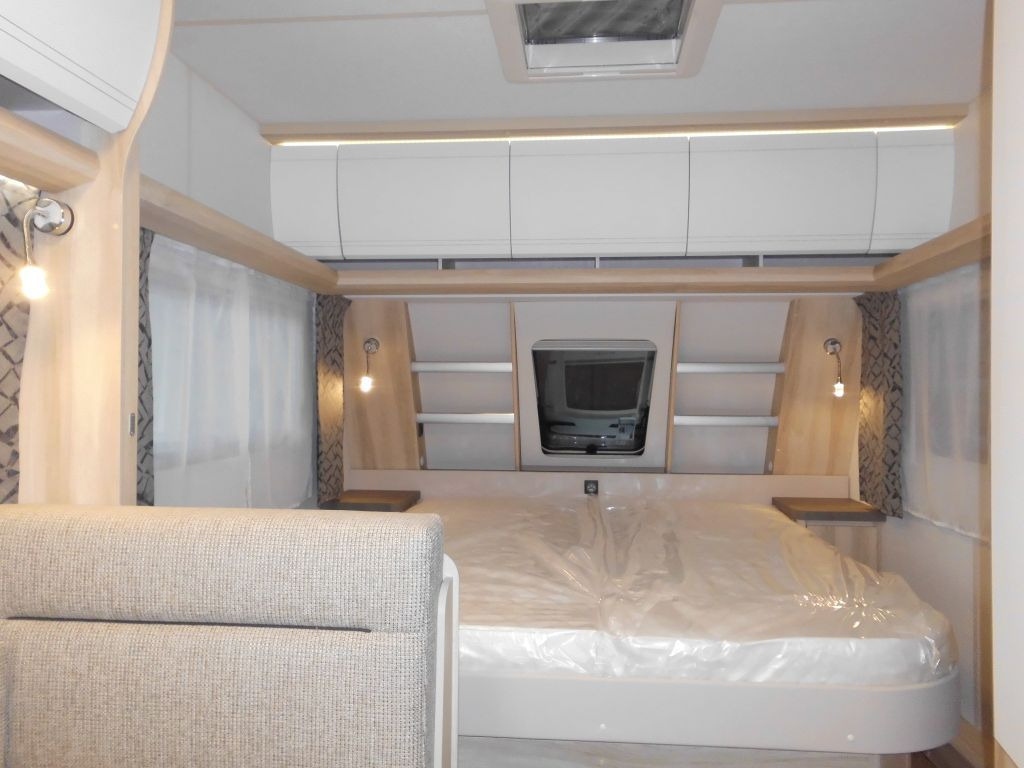 Hobby De Luxe 460 SFf 2025 AUTARK FBH 1500kg. +++ Hobby De Luxe 460 SFf mit Extras, Lagerabverkauf - Caravan: afbeelding 1 Hobby De Luxe 460 SFf 2025 AUTARK FBH 1500kg. +++ Hobby De Luxe 460 SFf mit Extras, Lagerabverkauf - Caravan: afbeelding 1