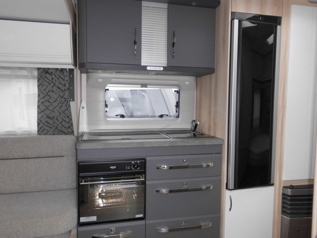 Hobby De Luxe 515 UHL 2000kg. Backofen, Dunsthaube + - Caravan: afbeelding 1 Hobby De Luxe 515 UHL 2000kg. Backofen, Dunsthaube + - Caravan: afbeelding 1