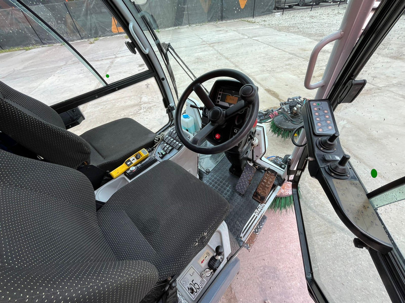 Veegwagen Dulevo 2000 SKY FIRST REGISTRATION 09.2015: afbeelding 14 Veegwagen Dulevo 2000 SKY FIRST REGISTRATION 09.2015: afbeelding 14