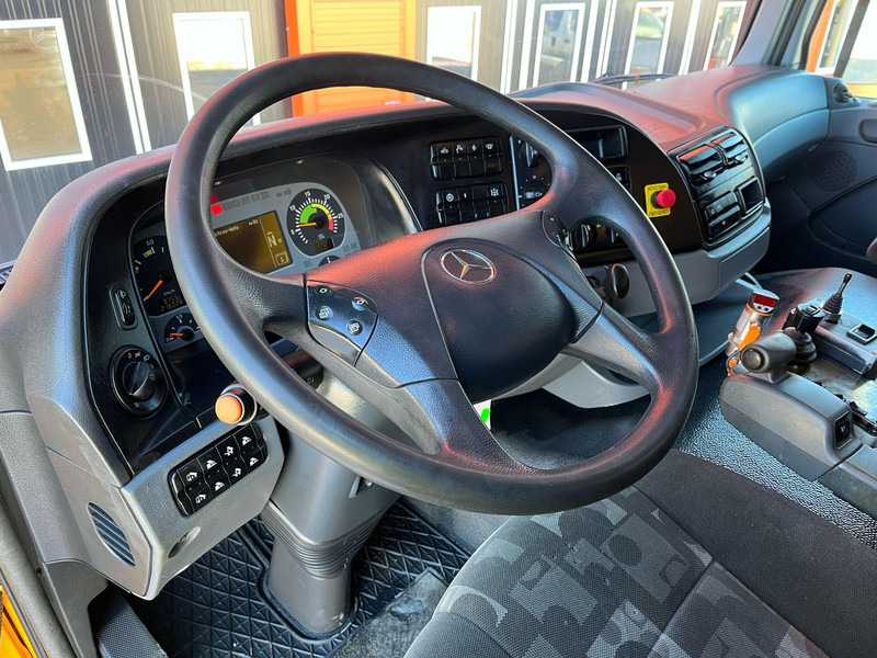 Interieur foto 1: Kipper vrachtwagen Mercedes-Benz Actros 1841 4x4 SNOW PLOW EQUIPMENT / UNDERBODY SCRAPER / BOX L=4495 mm