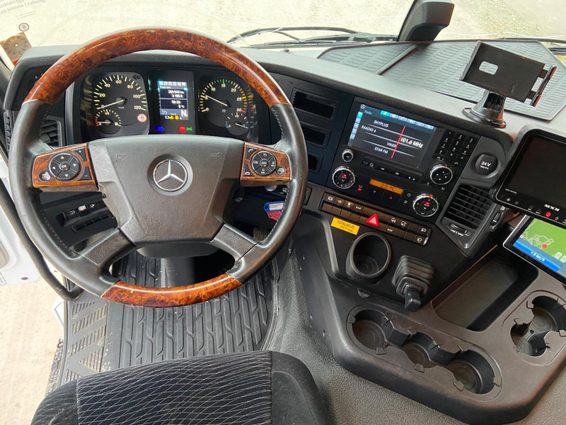Interieur foto 1: Bakwagen Mercedes-Benz Antos 1827 4x2 BOX L=7538 mm