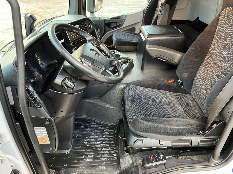 Interieur foto 2: Bakwagen Mercedes-Benz Antos 1827 4x2 BOX L=7560 mm