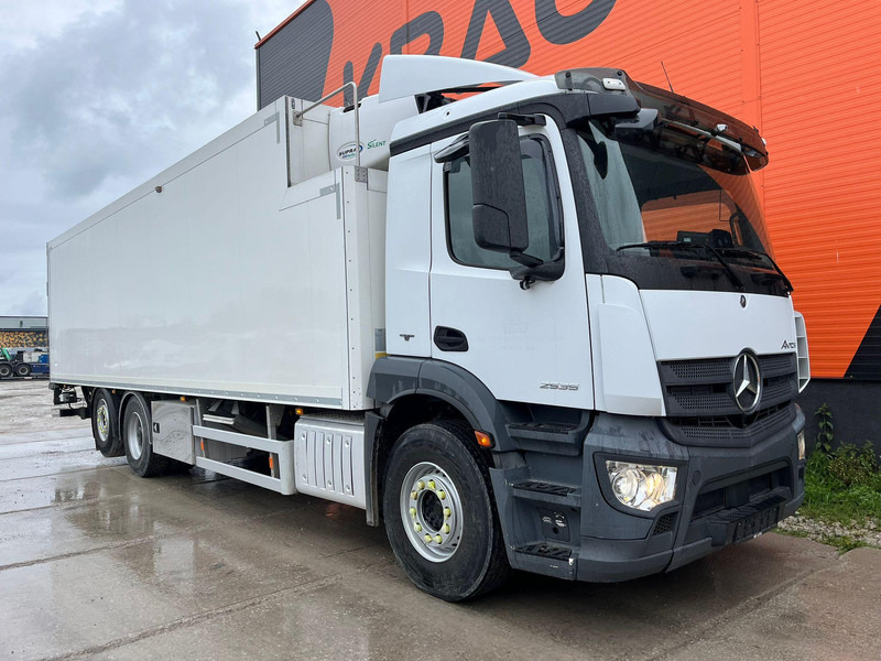 Mercedes-Benz Antos 2535 6x2*4 SUPRA 850 / BOX L=9461 mm - Koelwagen vrachtwagen: afbeelding 4 Mercedes-Benz Antos 2535 6x2*4 SUPRA 850 / BOX L=9461 mm - Koelwagen vrachtwagen: afbeelding 4