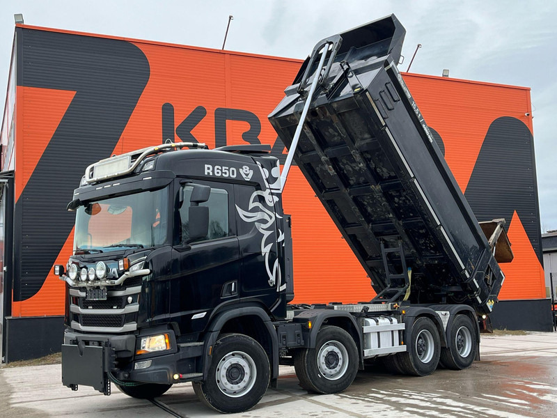Scania R 650 8x4 FRONT PLOW EQUIPMENT / FULL STEEL / HUB REDUCTION / WEBASTO - Kipper vrachtwagen: afbeelding 3 Scania R 650 8x4 FRONT PLOW EQUIPMENT / FULL STEEL / HUB REDUCTION / WEBASTO - Kipper vrachtwagen: afbeelding 3