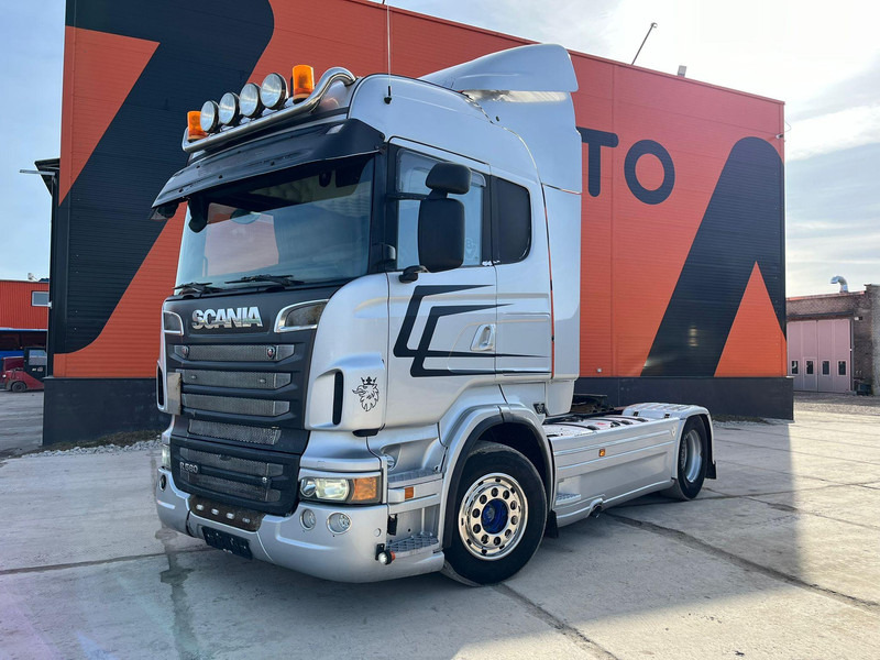 Scania R 560 4x2 CUSTOM INTERIOR - Trekker: afbeelding 2 Scania R 560 4x2 CUSTOM INTERIOR - Trekker: afbeelding 2
