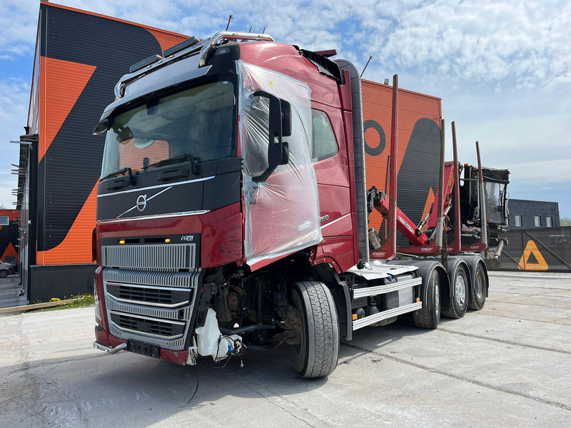Volvo FH 16 750 8x4/4 DAMAGED ! - Houttransport, Kraanwagen: afbeelding 2 Volvo FH 16 750 8x4/4 DAMAGED ! - Houttransport, Kraanwagen: afbeelding 2