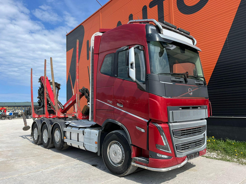 Volvo FH 16 750 8x4/4 DAMAGED ! - Houttransport, Kraanwagen: afbeelding 4 Volvo FH 16 750 8x4/4 DAMAGED ! - Houttransport, Kraanwagen: afbeelding 4