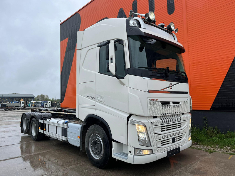 Volvo FH 540 6x4 HIAB 21 ton / L=5600 mm / RETARDER / TANDEM AXLE LIFT - Haakarmsysteem vrachtwagen: afbeelding 4 Volvo FH 540 6x4 HIAB 21 ton / L=5600 mm / RETARDER / TANDEM AXLE LIFT - Haakarmsysteem vrachtwagen: afbeelding 4